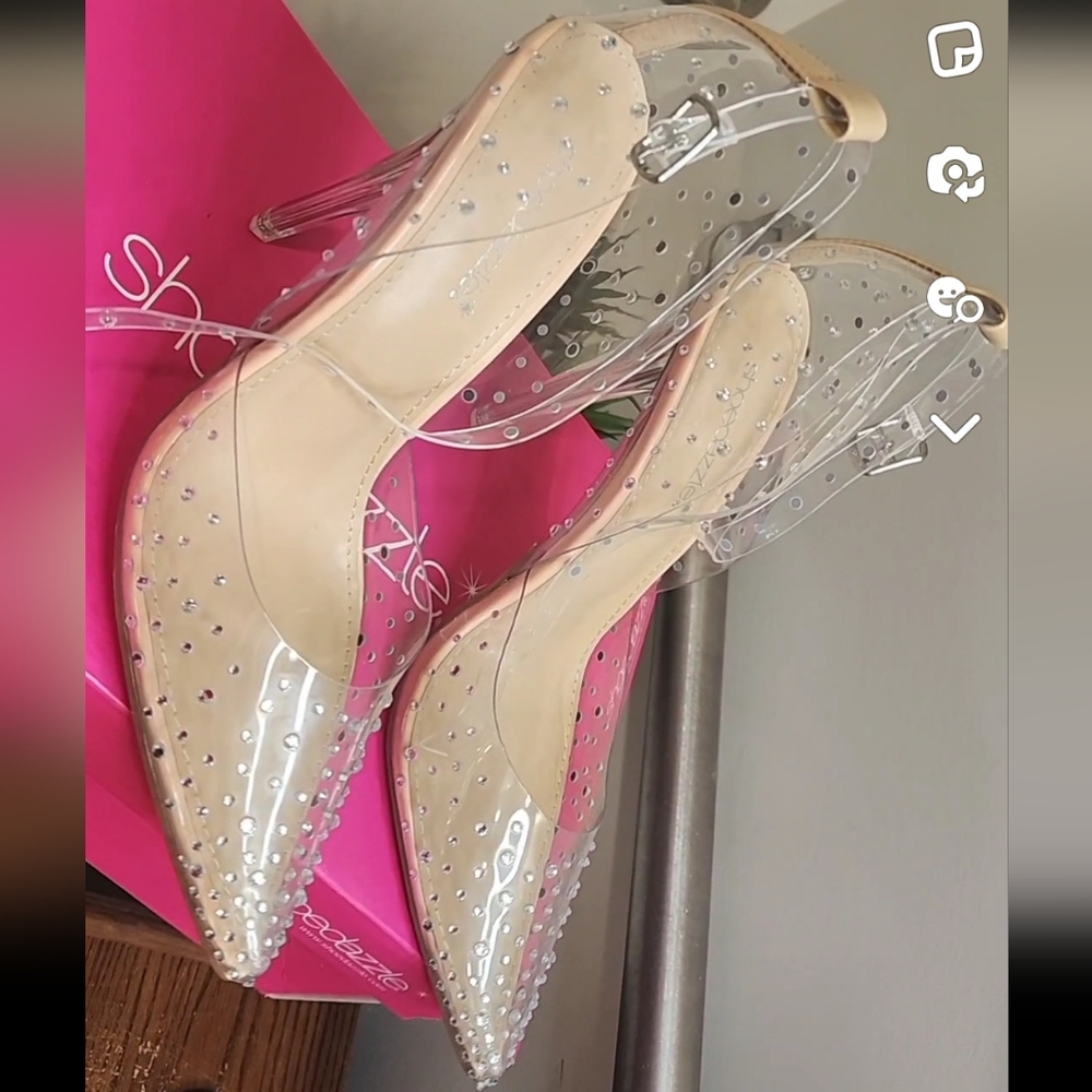 CLEAR RHINESTONE POINTED TOE PUMPS